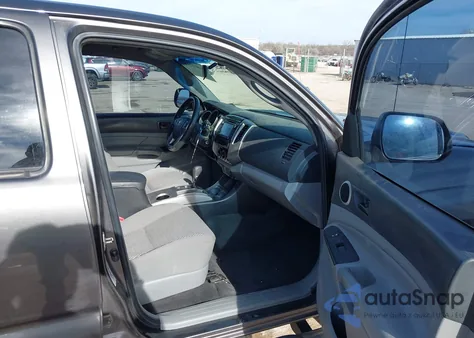 2015 Toyota Tacoma Prerunner V6 z USA, uszkodzony, nr VIN 5TFJU4GN9FX084594